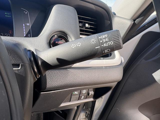 フィット ｅ：ＨＥＶホーム　衝突被害軽減ブレーキ　レーンキープアシスト　アダプティブクルーズコントロール　クリアランスソナー　オートハイビーム　ＬＥＤオートライト　ステアリングリモコン　純正ナビ　バックカメラ　Ｂｌｕｅｔｏｏｔｈ（7枚目）