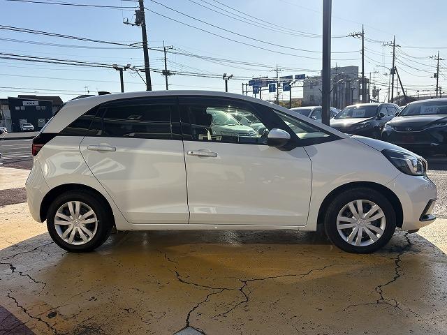 フィット ｅ：ＨＥＶホーム　衝突被害軽減ブレーキ　レーンキープアシスト　アダプティブクルーズコントロール　クリアランスソナー　オートハイビーム　ＬＥＤオートライト　ステアリングリモコン　純正ナビ　バックカメラ　Ｂｌｕｅｔｏｏｔｈ（16枚目）