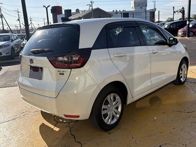 フィット ｅ：ＨＥＶホーム　衝突被害軽減ブレーキ　レーンキープアシスト　アダプティブクルーズコントロール　クリアランスソナー　オートハイビーム　ＬＥＤオートライト　ステアリングリモコン　純正ナビ　バックカメラ　Ｂｌｕｅｔｏｏｔｈ（17枚目）