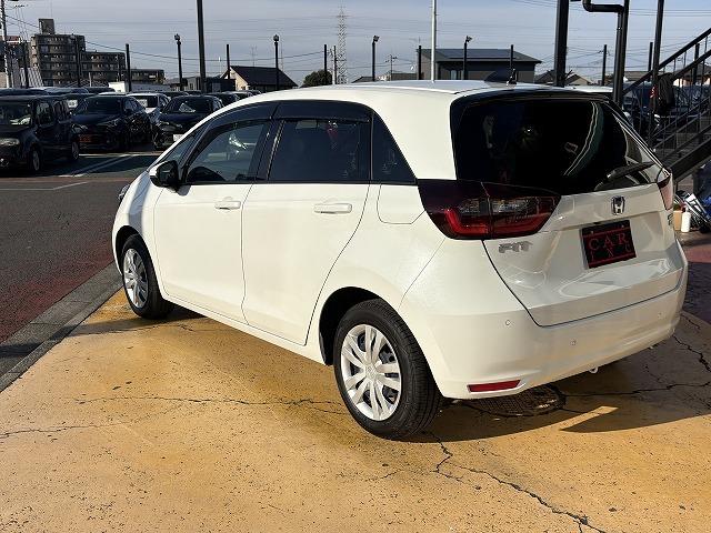 フィット ｅ：ＨＥＶホーム　衝突被害軽減ブレーキ　レーンキープアシスト　アダプティブクルーズコントロール　クリアランスソナー　オートハイビーム　ＬＥＤオートライト　ステアリングリモコン　純正ナビ　バックカメラ　Ｂｌｕｅｔｏｏｔｈ（19枚目）