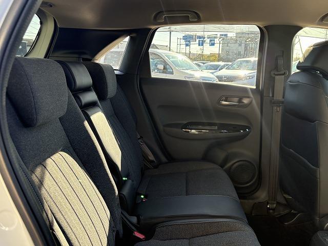 フィット ｅ：ＨＥＶホーム　衝突被害軽減ブレーキ　レーンキープアシスト　アダプティブクルーズコントロール　クリアランスソナー　オートハイビーム　ＬＥＤオートライト　ステアリングリモコン　純正ナビ　バックカメラ　Ｂｌｕｅｔｏｏｔｈ（29枚目）