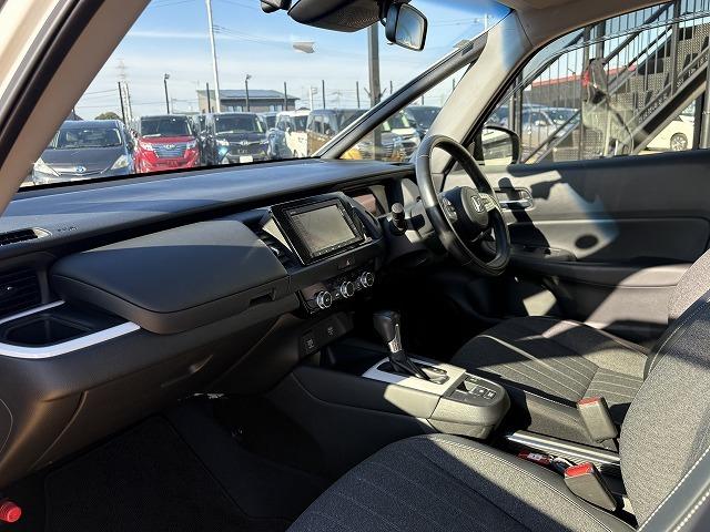 フィット ｅ：ＨＥＶホーム　衝突被害軽減ブレーキ　レーンキープアシスト　アダプティブクルーズコントロール　クリアランスソナー　オートハイビーム　ＬＥＤオートライト　ステアリングリモコン　純正ナビ　バックカメラ　Ｂｌｕｅｔｏｏｔｈ（36枚目）