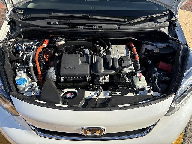 フィット ｅ：ＨＥＶホーム　衝突被害軽減ブレーキ　レーンキープアシスト　アダプティブクルーズコントロール　クリアランスソナー　オートハイビーム　ＬＥＤオートライト　ステアリングリモコン　純正ナビ　バックカメラ　Ｂｌｕｅｔｏｏｔｈ（46枚目）