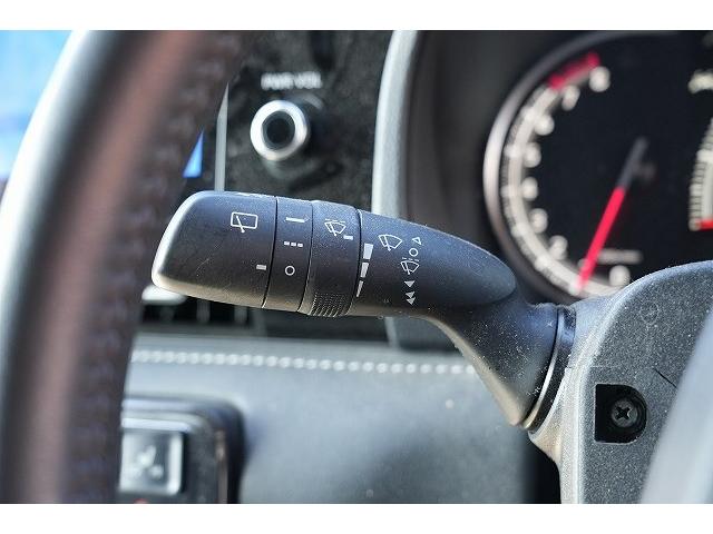 ノア Ｓ－Ｚ　両側パワスラ　衝突軽減ブレーキ　レーンアシスト　クリアランスソナー　純正ナビ　Ｂｌｕｅｔｏｏｔｈ　バックカメラ　フルセグ　アダプティブクルーズコントロール　純正アルミホイール　ビルトインＥＴＣ２．０（7枚目）