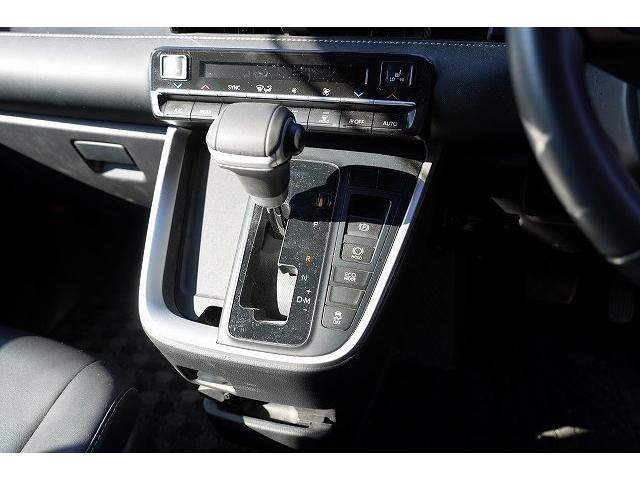 ノア Ｓ－Ｚ　両側パワスラ　衝突軽減ブレーキ　レーンアシスト　クリアランスソナー　純正ナビ　Ｂｌｕｅｔｏｏｔｈ　バックカメラ　フルセグ　アダプティブクルーズコントロール　純正アルミホイール　ビルトインＥＴＣ２．０（12枚目）