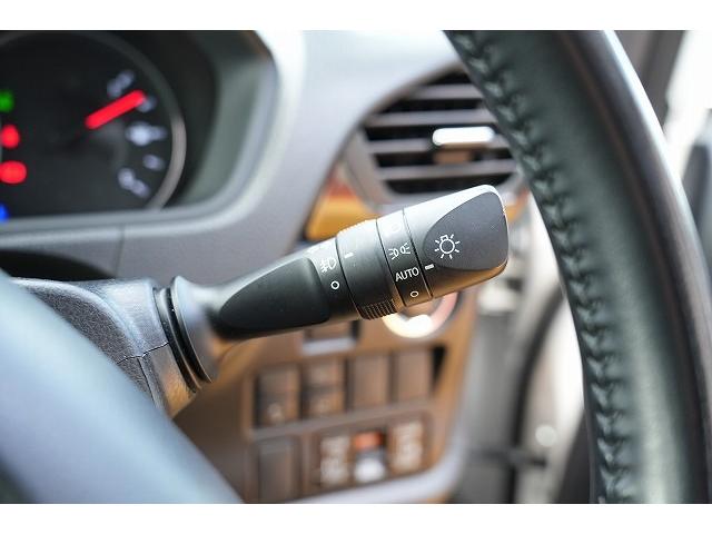 ノア Si ダブルバイビー 社外ナビ 社外フリップダウンモニター 両側電動パワースライドドア 衝突軽減 レーンアシスト フルセグ Bluetooth バックカメラ ETC オートクルーズコントロール オートLEDヘッドライト(5枚目)