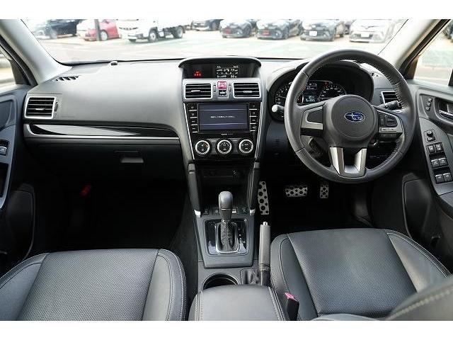 フォレスター Ｓ－リミテッド　衝突軽減ブレーキ　レーンアシスト　アダプティブクルーズコントロール　ブラインドスポット　純正ナビ　Ｂｌｕｅｔｏｏｔｈ　バックカメラ　フルセグ　純正アルミホイール　ビルトインＥＴＣ　パワーバックドア（2枚目）