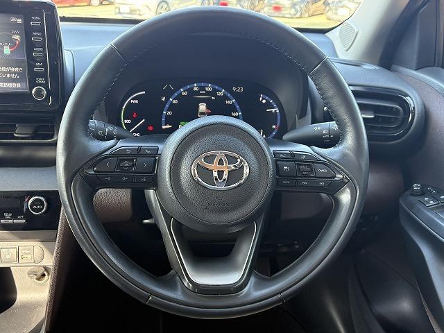 ヤリスクロス ハイブリッドＺ　クリアランスソナー　ブラインドスポット　レーンアシスト　オートハイビーム　アクティブクルーズコントロール　ステアリングリモコン　ステアリングヒーター　衝突被害軽減ブレーキ　Ｂｌｕｅｔｏｏｔｈ　ＵＳＢ（3枚目）