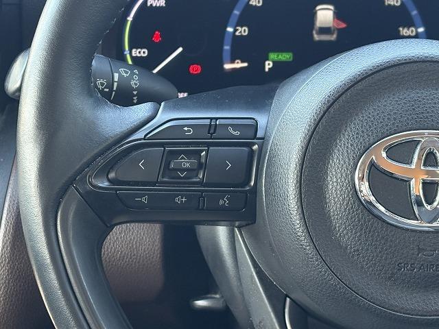 ヤリスクロス ハイブリッドＺ　クリアランスソナー　ブラインドスポット　レーンアシスト　オートハイビーム　アクティブクルーズコントロール　ステアリングリモコン　ステアリングヒーター　衝突被害軽減ブレーキ　Ｂｌｕｅｔｏｏｔｈ　ＵＳＢ（4枚目）