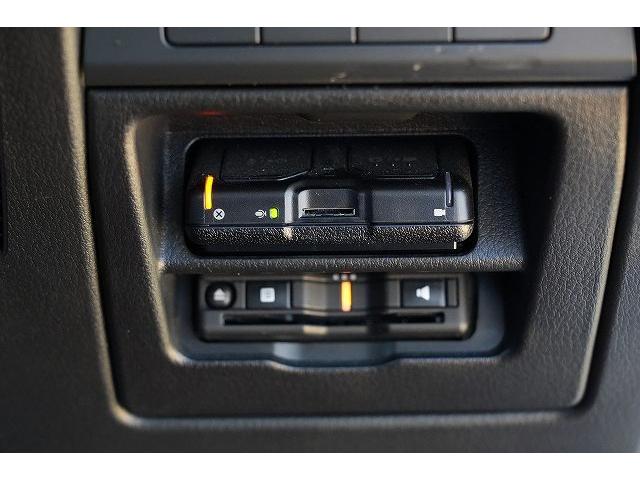 ＭＡＺＤＡ３セダン ＸＤ　１００周年特別記念車　１００周年特別記念車　ブレーキサポート　レーンアシスト　ヘッドアップディスプレイ　クリアランスソナー　ブラインドスポット　純正ナビ　全方位カメラ　フルセグ　Ｂｌｕｅｔｏｏｔｈ　ＢＯＳＥサウンド（8枚目）