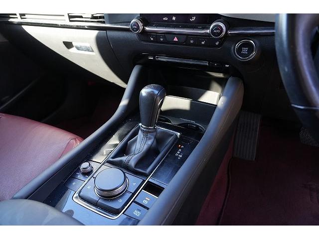 ＭＡＺＤＡ３セダン ＸＤ　１００周年特別記念車　１００周年特別記念車　ブレーキサポート　レーンアシスト　ヘッドアップディスプレイ　クリアランスソナー　ブラインドスポット　純正ナビ　全方位カメラ　フルセグ　Ｂｌｕｅｔｏｏｔｈ　ＢＯＳＥサウンド（9枚目）