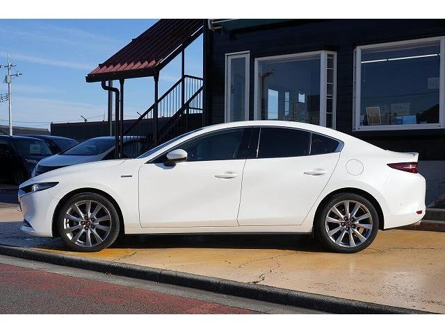ＭＡＺＤＡ３セダン ＸＤ　１００周年特別記念車　１００周年特別記念車　ブレーキサポート　レーンアシスト　ヘッドアップディスプレイ　クリアランスソナー　ブラインドスポット　純正ナビ　全方位カメラ　フルセグ　Ｂｌｕｅｔｏｏｔｈ　ＢＯＳＥサウンド（20枚目）