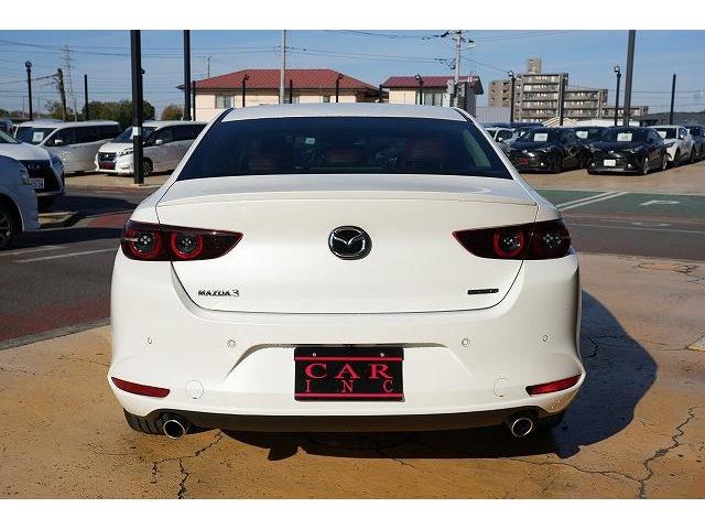 ＭＡＺＤＡ３セダン ＸＤ　１００周年特別記念車　１００周年特別記念車　ブレーキサポート　レーンアシスト　ヘッドアップディスプレイ　クリアランスソナー　ブラインドスポット　純正ナビ　全方位カメラ　フルセグ　Ｂｌｕｅｔｏｏｔｈ　ＢＯＳＥサウンド（22枚目）