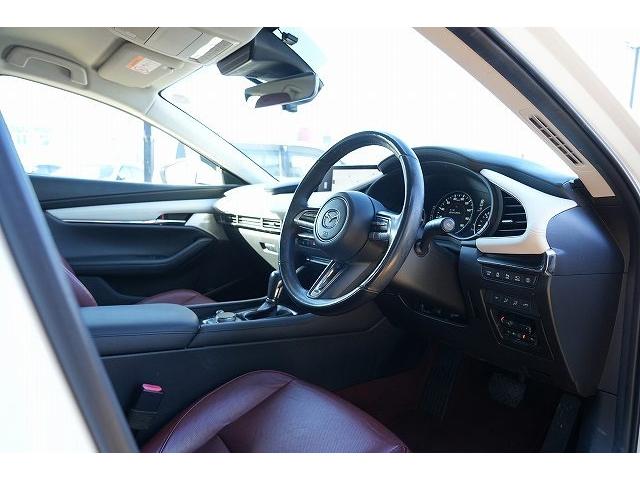 ＭＡＺＤＡ３セダン ＸＤ　１００周年特別記念車　１００周年特別記念車　ブレーキサポート　レーンアシスト　ヘッドアップディスプレイ　クリアランスソナー　ブラインドスポット　純正ナビ　全方位カメラ　フルセグ　Ｂｌｕｅｔｏｏｔｈ　ＢＯＳＥサウンド（33枚目）