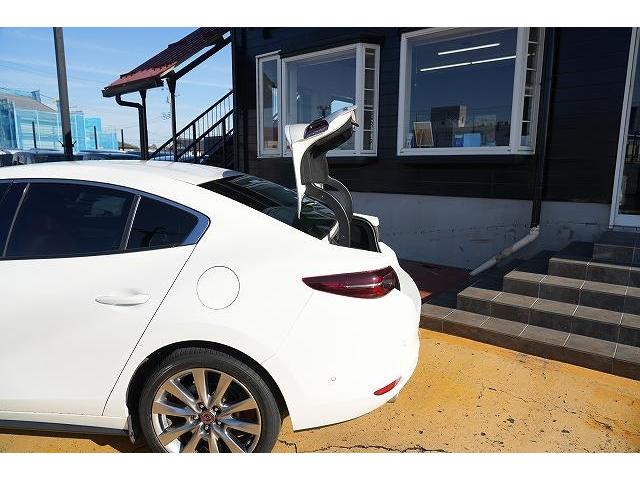 ＭＡＺＤＡ３セダン ＸＤ　１００周年特別記念車　１００周年特別記念車　ブレーキサポート　レーンアシスト　ヘッドアップディスプレイ　クリアランスソナー　ブラインドスポット　純正ナビ　全方位カメラ　フルセグ　Ｂｌｕｅｔｏｏｔｈ　ＢＯＳＥサウンド（40枚目）