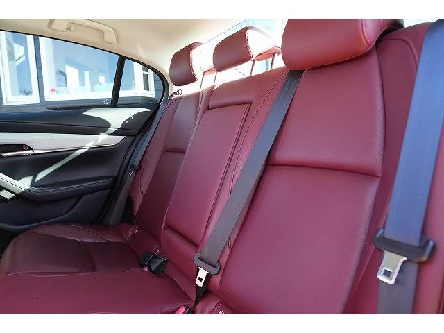 ＭＡＺＤＡ３セダン ＸＤ　１００周年特別記念車　１００周年特別記念車　ブレーキサポート　レーンアシスト　ヘッドアップディスプレイ　クリアランスソナー　ブラインドスポット　純正ナビ　全方位カメラ　フルセグ　Ｂｌｕｅｔｏｏｔｈ　ＢＯＳＥサウンド（42枚目）