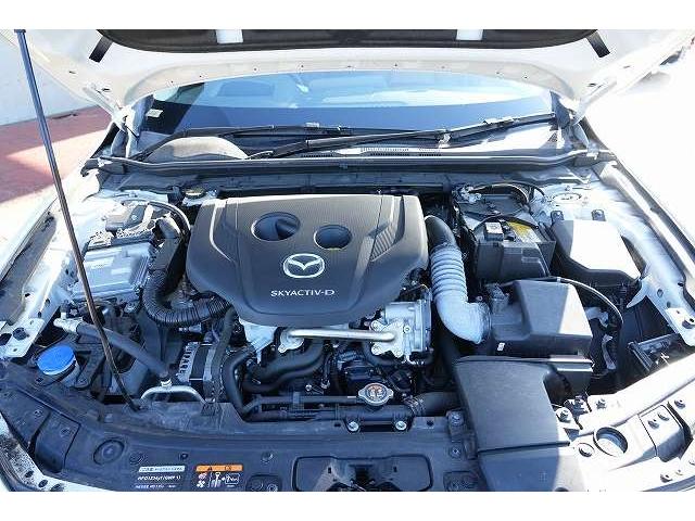 ＭＡＺＤＡ３セダン ＸＤ　１００周年特別記念車　１００周年特別記念車　ブレーキサポート　レーンアシスト　ヘッドアップディスプレイ　クリアランスソナー　ブラインドスポット　純正ナビ　全方位カメラ　フルセグ　Ｂｌｕｅｔｏｏｔｈ　ＢＯＳＥサウンド（51枚目）