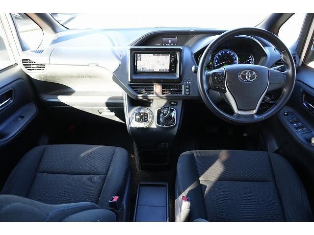 ノア ハイブリッドＧ　両側パワスラ　純正ナビ　フルセグ　Ｂｌｕｅｔｏｏｔｈ　フリップダウンモニター　衝突軽減ブレーキ　レーンアシスト　クルーズコントロール　シートヒーター　クリアランスソナー　ＬＥＤヘッドライト（3枚目）