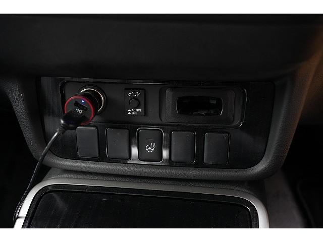 アウトランダーＰＨＥＶ Ｇプレミアムパッケージ　ワンオーナー　４ＷＤ　純正ナビ　ロックフォードサウンド　衝突軽減ブレーキ　レーンアシスト　Ｂｌｕｅｔｏｏｔｈ　全方位カメラ　レーダークルコン　パワーバックドア　ＬＥＤヘッドランプ　本革シート（12枚目）