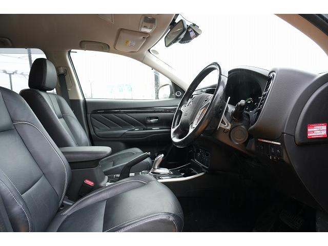 アウトランダーＰＨＥＶ Ｇプレミアムパッケージ　ワンオーナー　４ＷＤ　純正ナビ　ロックフォードサウンド　衝突軽減ブレーキ　レーンアシスト　Ｂｌｕｅｔｏｏｔｈ　全方位カメラ　レーダークルコン　パワーバックドア　ＬＥＤヘッドランプ　本革シート（35枚目）