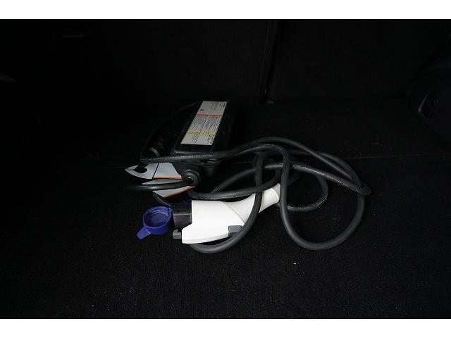 アウトランダーＰＨＥＶ Ｇプレミアムパッケージ　ワンオーナー　４ＷＤ　純正ナビ　ロックフォードサウンド　衝突軽減ブレーキ　レーンアシスト　Ｂｌｕｅｔｏｏｔｈ　全方位カメラ　レーダークルコン　パワーバックドア　ＬＥＤヘッドランプ　本革シート（42枚目）