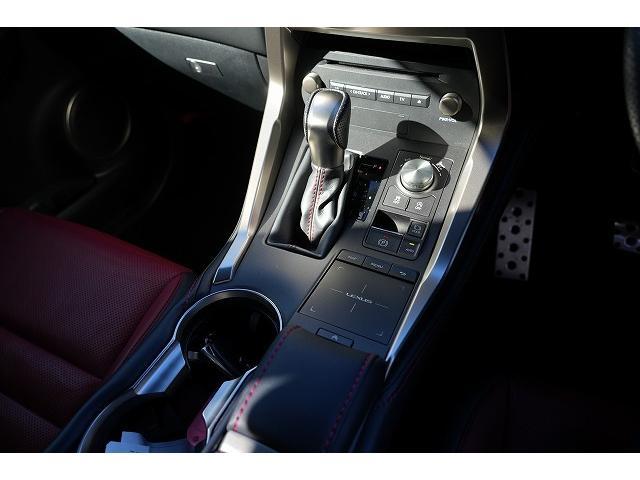 ＮＸ ＮＸ３００　Ｆスポーツ　メーカーナビ　フルセグ　Ｂｌｕｅｔｏｏｔｈ　バックカメラ　衝突軽減ブレーキ　レーンアシスト　クリアランスソナー　ブラインドスポットモニター　本革シート　シートヒーター　ステアリングヒーター（12枚目）