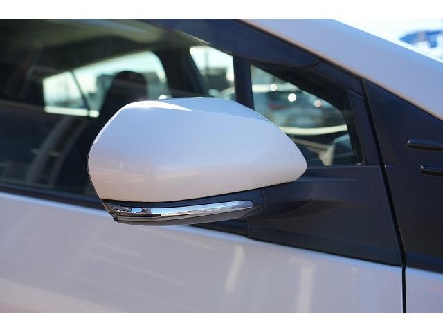 プリウス Ｓ　純正ナビ　フルセグ　Ｂｌｕｅｔｏｏｔｈ　バックカメラ　衝突軽減ブレーキ　レーンアシスト　オートハイビーム　社外１５インチアルミホイール　レーダークルーズコントロール　ビルトインＥＴＣ（4枚目）