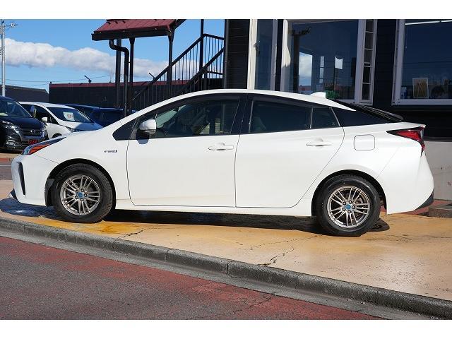 プリウス Ｓ　純正ナビ　フルセグ　Ｂｌｕｅｔｏｏｔｈ　バックカメラ　衝突軽減ブレーキ　レーンアシスト　オートハイビーム　社外１５インチアルミホイール　レーダークルーズコントロール　ビルトインＥＴＣ（21枚目）