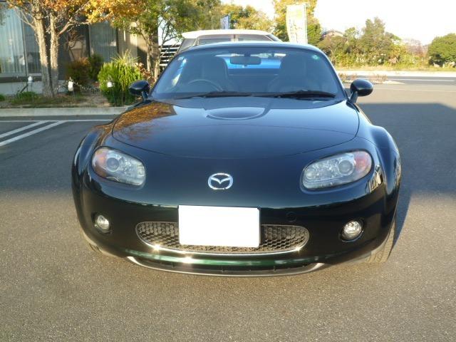 精悍なフロントマスクが魅力のロードスターです。