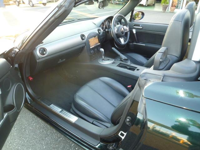 助手席からもスポーティな室内空間を体感できます。