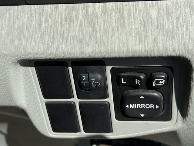 プリウス Ｓ　ＥＴＣアルミ　ＨＤＤ　ナビＴＶ　バックカメラ（28枚目）