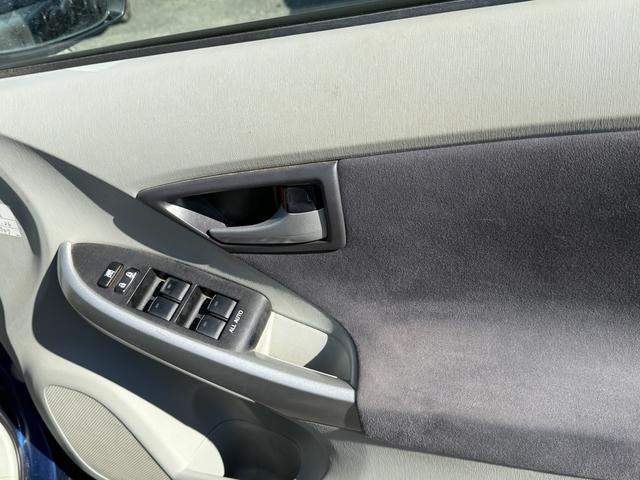 プリウス Ｓ　ＥＴＣアルミ　ＨＤＤ　ナビＴＶ　バックカメラ（29枚目）