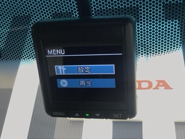 フィットハイブリッド Ｌホンダセンシング　ホンダ認定中古車　純正ドラレコ前　ＬＥＤ　誤発進抑制　横滑り防止　ドライブレコーダー　カーテンエアバッグ　セキュリティーアラーム　地デジＴＶ　パワーステアリング　ナビＴＶ　ＤＶＤ再生　助手席エアバッグ（6枚目）