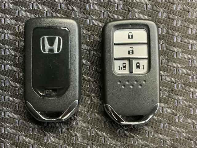 ステップワゴンスパーダ スパーダホンダセンシング ホンダ認定中古車 後席モニター LED 盗難防止 助手席エアバッグ ワンオーナ- Wパワスラ 記録簿有 リアオートエアコン 地デジ サイドエアバッグ 横滑り防止システム オートエアコン リアカメラ(18枚目)