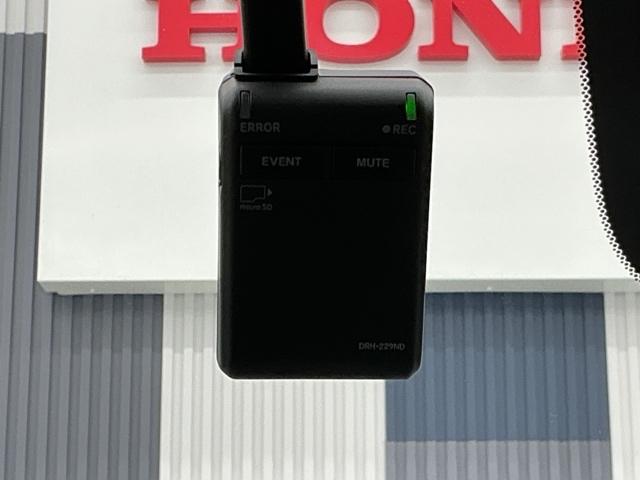 ステップワゴン ｅ：ＨＥＶスパーダプレミアムライン　ホンダ認定中古車　デモカー　純正ドラレコ　マルチカメラ　Ｐテールゲート　Ｗエアコン　両側自動ドア　Ｆセグ　ＵＳＢ接続　クリアランスソナ　クルーズＣ　助手席エアバッグ　スマートＫ　シ－トヒ－タ－　ＡＢＳ（6枚目）