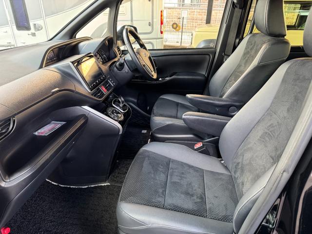 ヴォクシー ハイブリッドＺＳ　煌ＩＩＩ　クルコン　両側パワースライド　ＥＴＣ　後席モニター　シートヒーター　ナビ　バックカメラ　ＴＶ（17枚目）