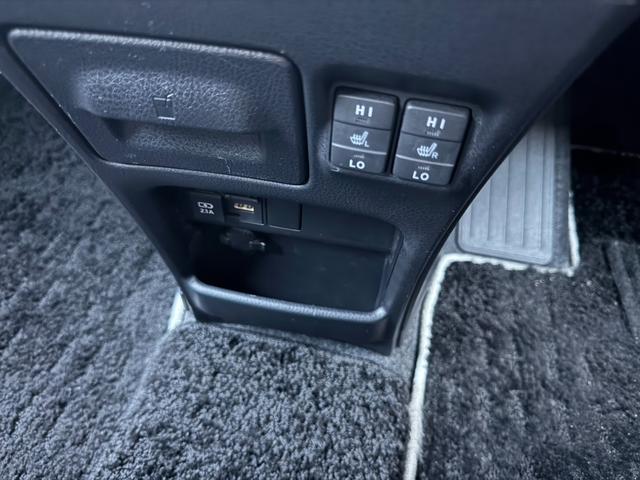 ヴォクシー ハイブリッドＺＳ　煌ＩＩＩ　クルコン　両側パワースライド　ＥＴＣ　後席モニター　シートヒーター　ナビ　バックカメラ　ＴＶ（27枚目）