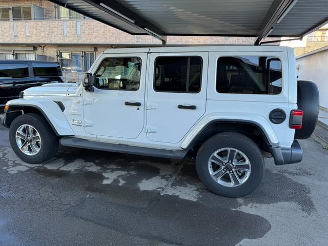 ジープ・ラングラーアンリミテッド サハラ 1オーナー 背面タイヤ 黒革 ETC2.0 Pスタート シートヒーター バックカメラ 純正ナビ ACC アルパインステレオ(3枚目)