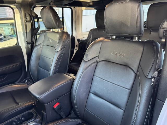 ジープ・ラングラーアンリミテッド サハラ 1オーナー 背面タイヤ 黒革 ETC2.0 Pスタート シートヒーター バックカメラ 純正ナビ ACC アルパインステレオ(6枚目)