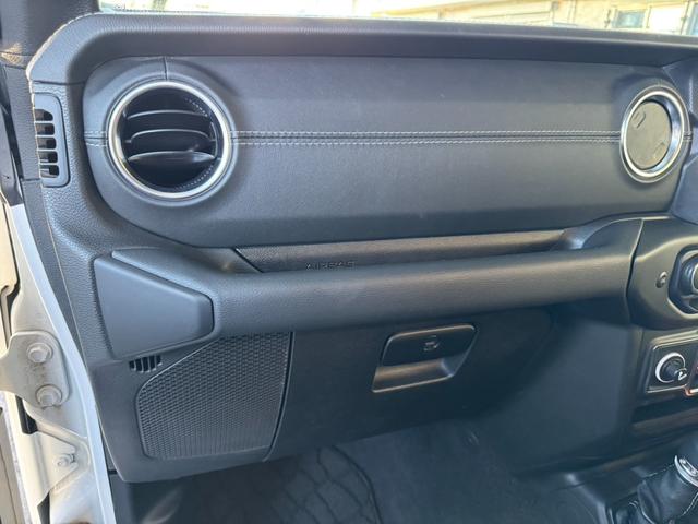 ジープ・ラングラーアンリミテッド サハラ 1オーナー 背面タイヤ 黒革 ETC2.0 Pスタート シートヒーター バックカメラ 純正ナビ ACC アルパインステレオ(9枚目)