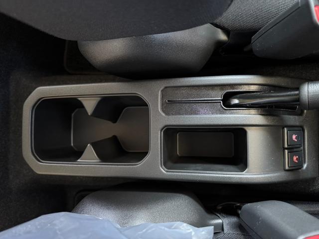 ジムニー XC 届出済未使用車 5型 デュアルセンサーブレーキサポートII アダプティブクルーズコントロール フロントパーキングセンサー 背面タイヤ オーディオレス シートヒーター アイドリングストップ(9枚目)