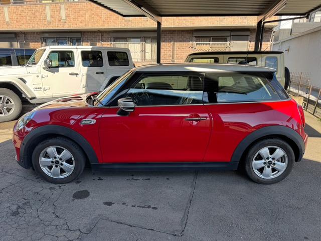 MINI クーパーD クーパーD(4名) 車検2年付き ペッパーPKG ユニオンジャックテールランプ クルーズコントロール 純正ナビ アイドリングストップ ETC レザーシート(2枚目)