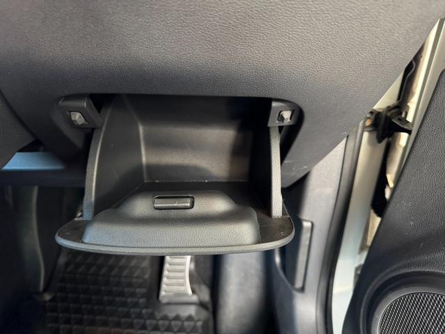 ザ・ビートル Rラインマイスター プッシュスタート ナビ バックカメラ クルーズコントロール BLIS 黒レザー シートヒーター アイドリングストップ パドルシフト ETC(17枚目)