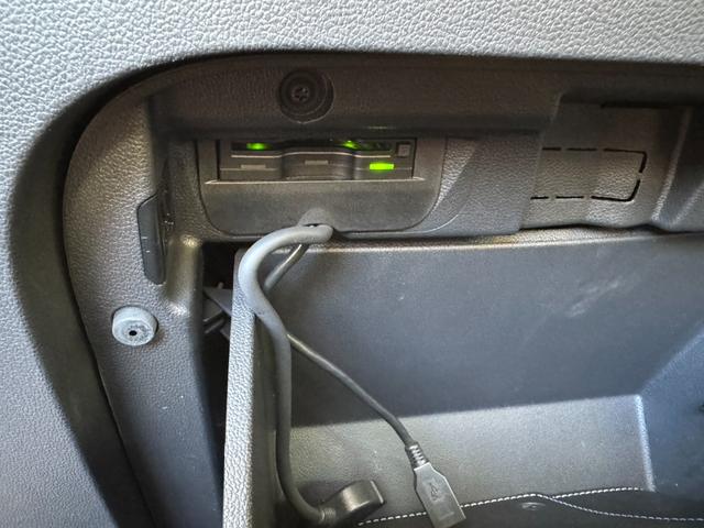 ザ・ビートル Rラインマイスター プッシュスタート ナビ バックカメラ クルーズコントロール BLIS 黒レザー シートヒーター アイドリングストップ パドルシフト ETC(30枚目)