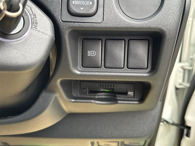 ハイエースバン ロングジャストローDX 2WD ガソリン オートマ 荷台平 ETC クリアランスソナー レーンアシスト 衝突被害軽減システム 両側スライドドア オートマチックハイビーム キーレスエントリー CVT 100V電源 ESC(7枚目)