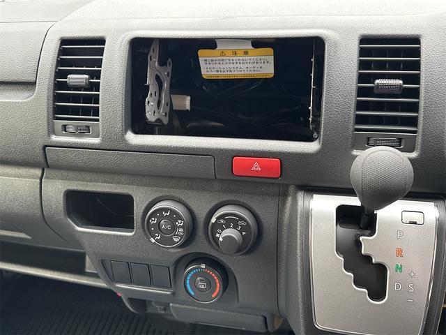 ハイエースバン ロングジャストローDX 2WD ガソリン オートマ 荷台平 ETC クリアランスソナー レーンアシスト 衝突被害軽減システム 両側スライドドア オートマチックハイビーム キーレスエントリー CVT 100V電源 ESC(9枚目)