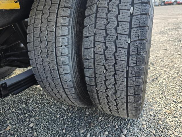 エルフトラック ２トン低床強化ダンプコボレーン付（12枚目）