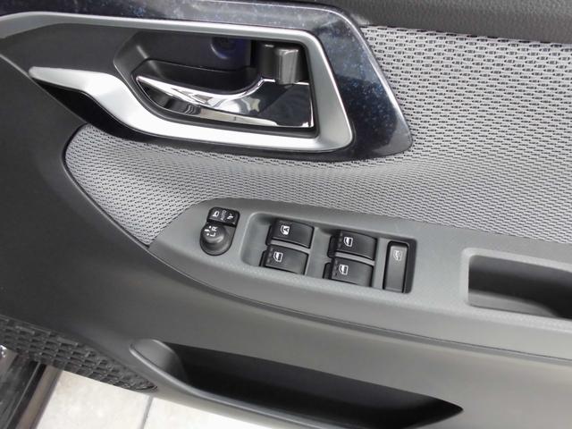 パワーウィンドウのスイッチですよ。運転席に居ながら窓を開け閉めのコントロールできますよ。