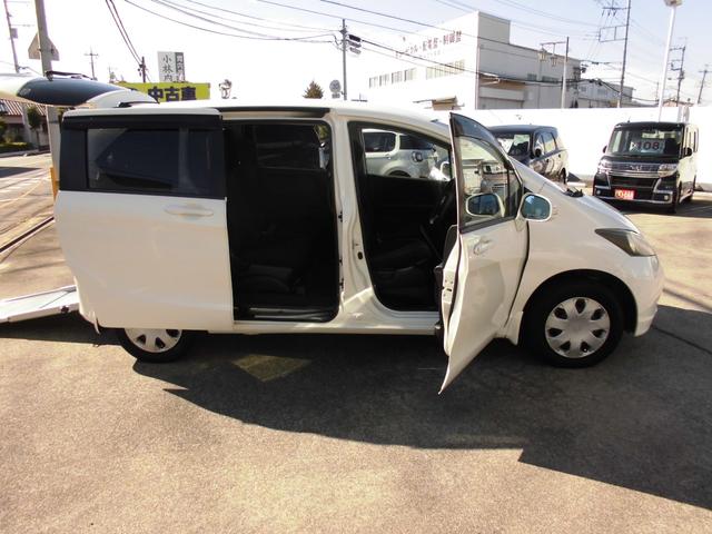 フリード G 福祉車輌 ETC TV 両側スライド・片側電動 キーレスエントリー 電動格納ミラー 100V電源 CVT ABS エアコン パワーステアリング パワーウィンドウ(14枚目)