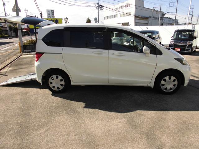 フリード G 福祉車輌 ETC TV 両側スライド・片側電動 キーレスエントリー 電動格納ミラー 100V電源 CVT ABS エアコン パワーステアリング パワーウィンドウ(23枚目)